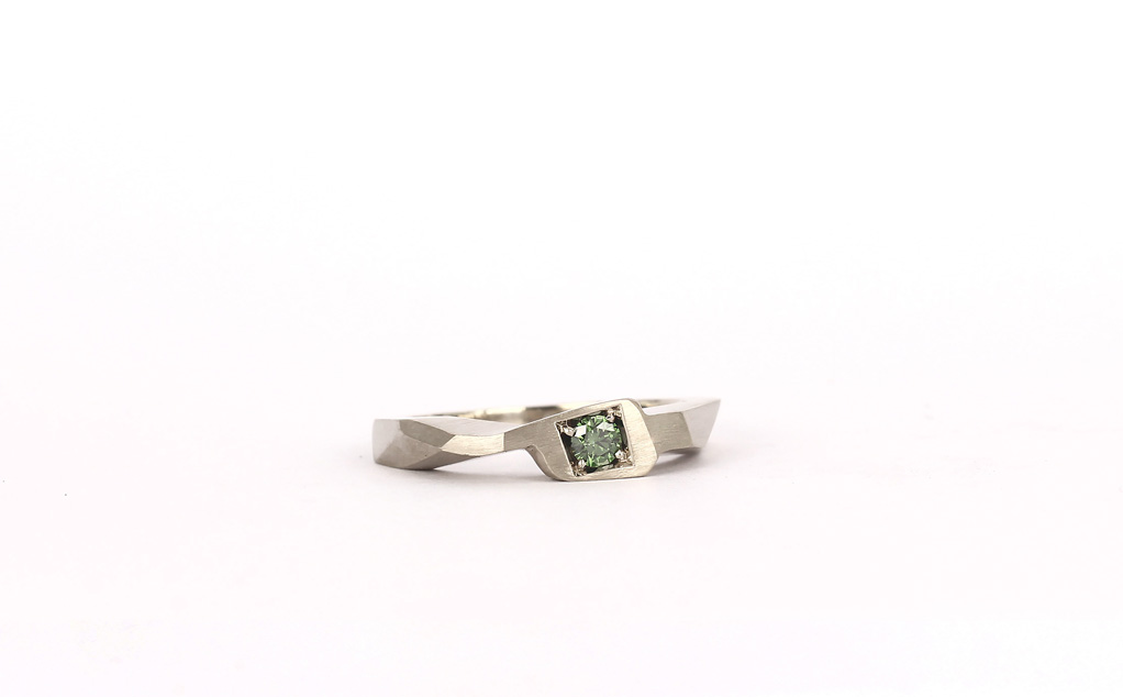 Engagement ring in white gold 14K, forest green diamond | 2017